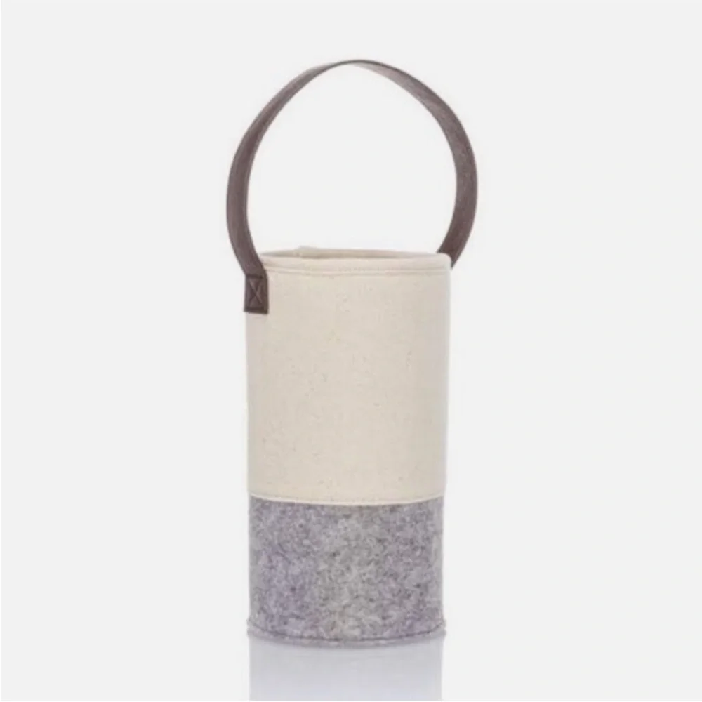 THIRTY-ONE 31 Felt Wine And Gift Bag Natural With Brushed Whisper Grey - NWT
